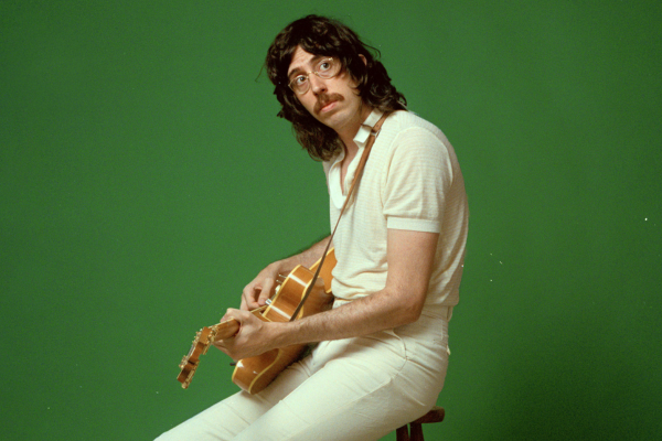 Tim Bernardes anuncia turnê nacional do disco ‘Mil Coisas Invisíveis’