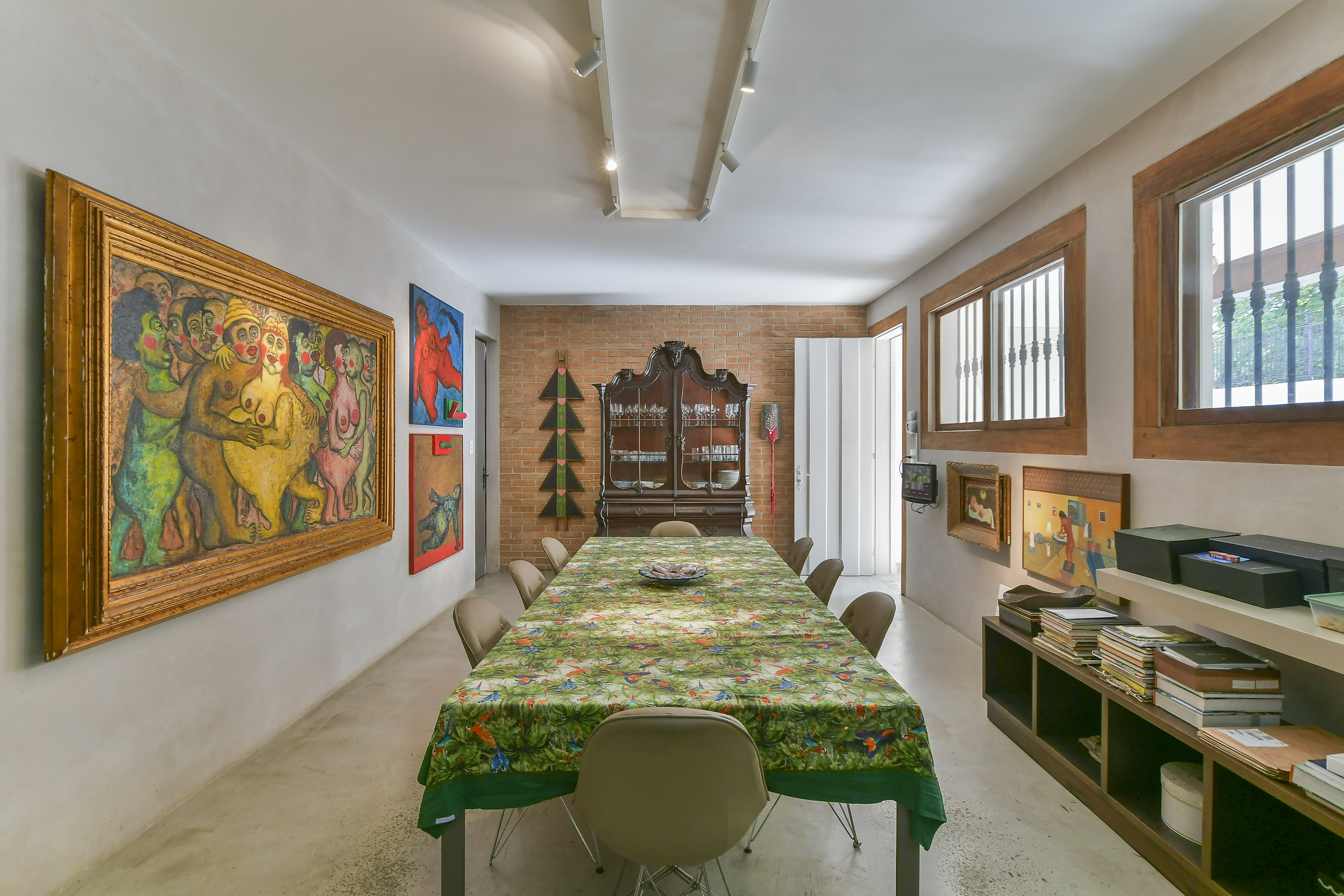 Foto-32 Mansão no Morumbi à venda por R$ 13 milhões tem galeria de arte dentro de casa; veja fotos