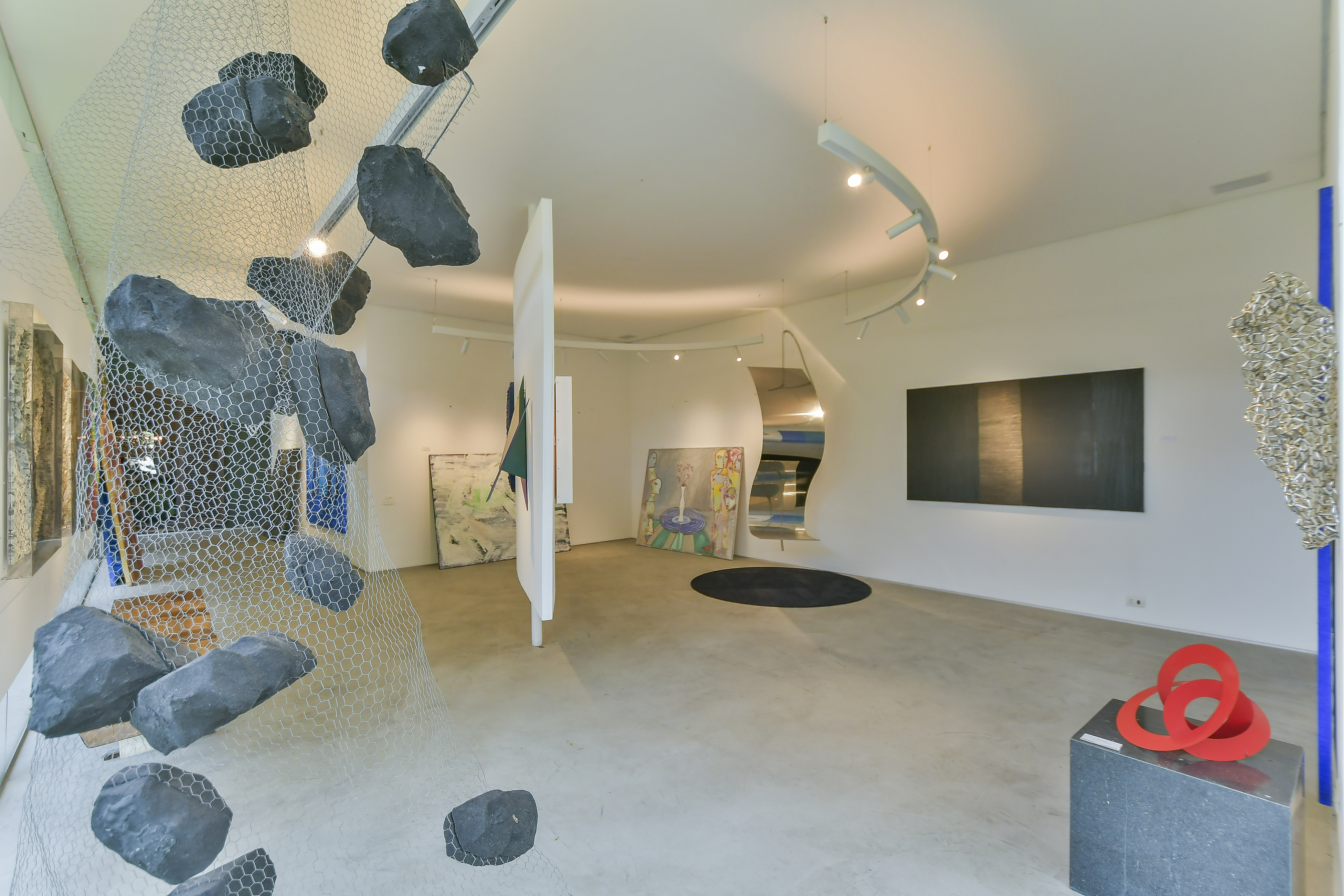 Foto-32 Mansão no Morumbi à venda por R$ 13 milhões tem galeria de arte dentro de casa; veja fotos