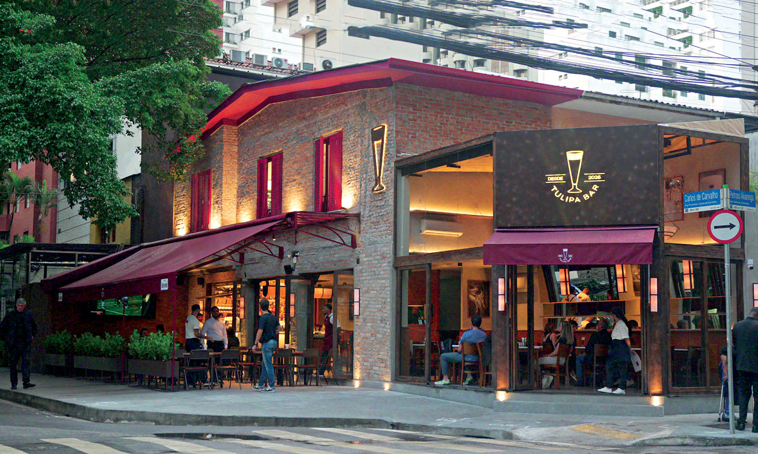 Tulipa Bar chega ao Itaim Bibi com chope e drinques autorais