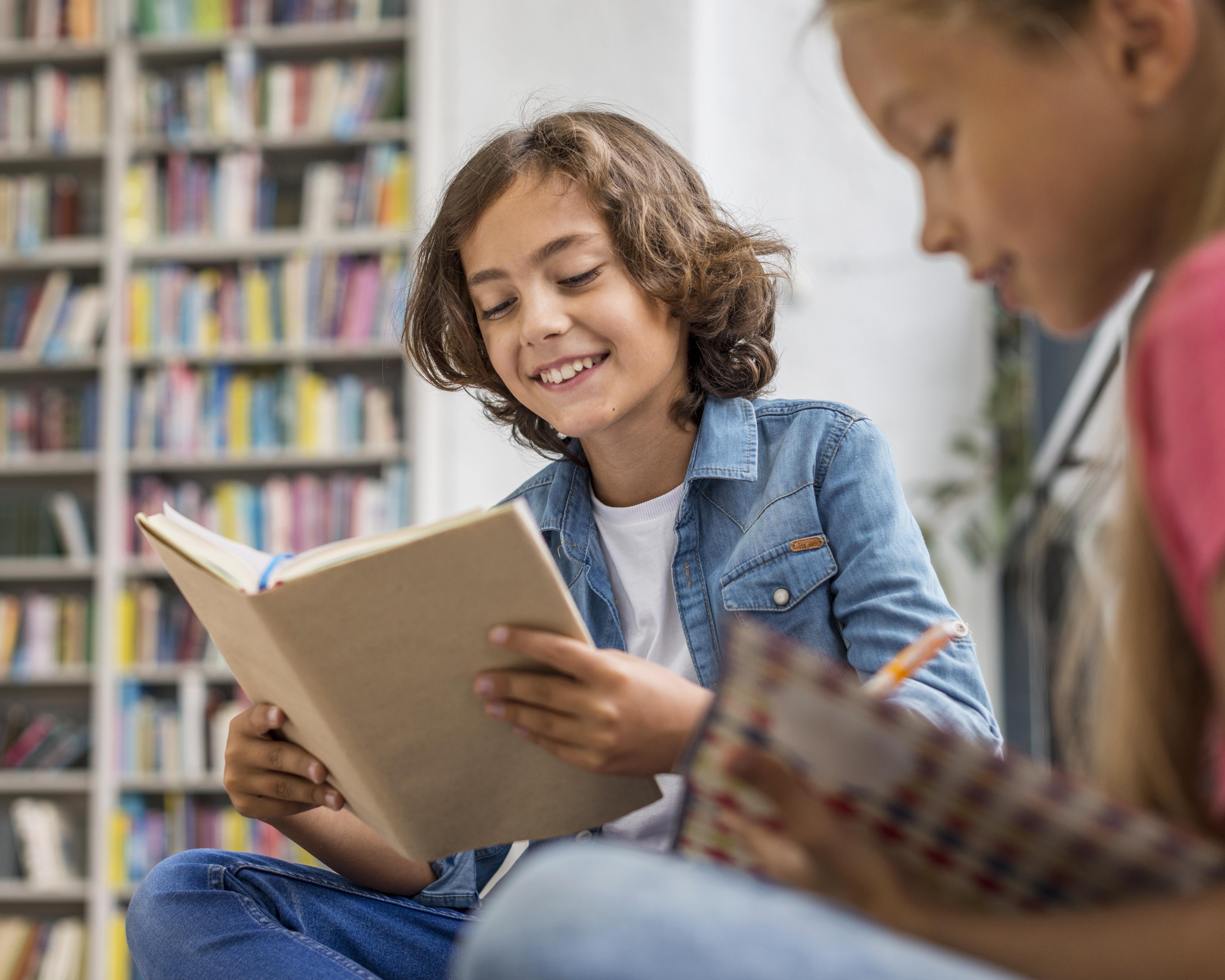 kids-reading-doing-their-homework