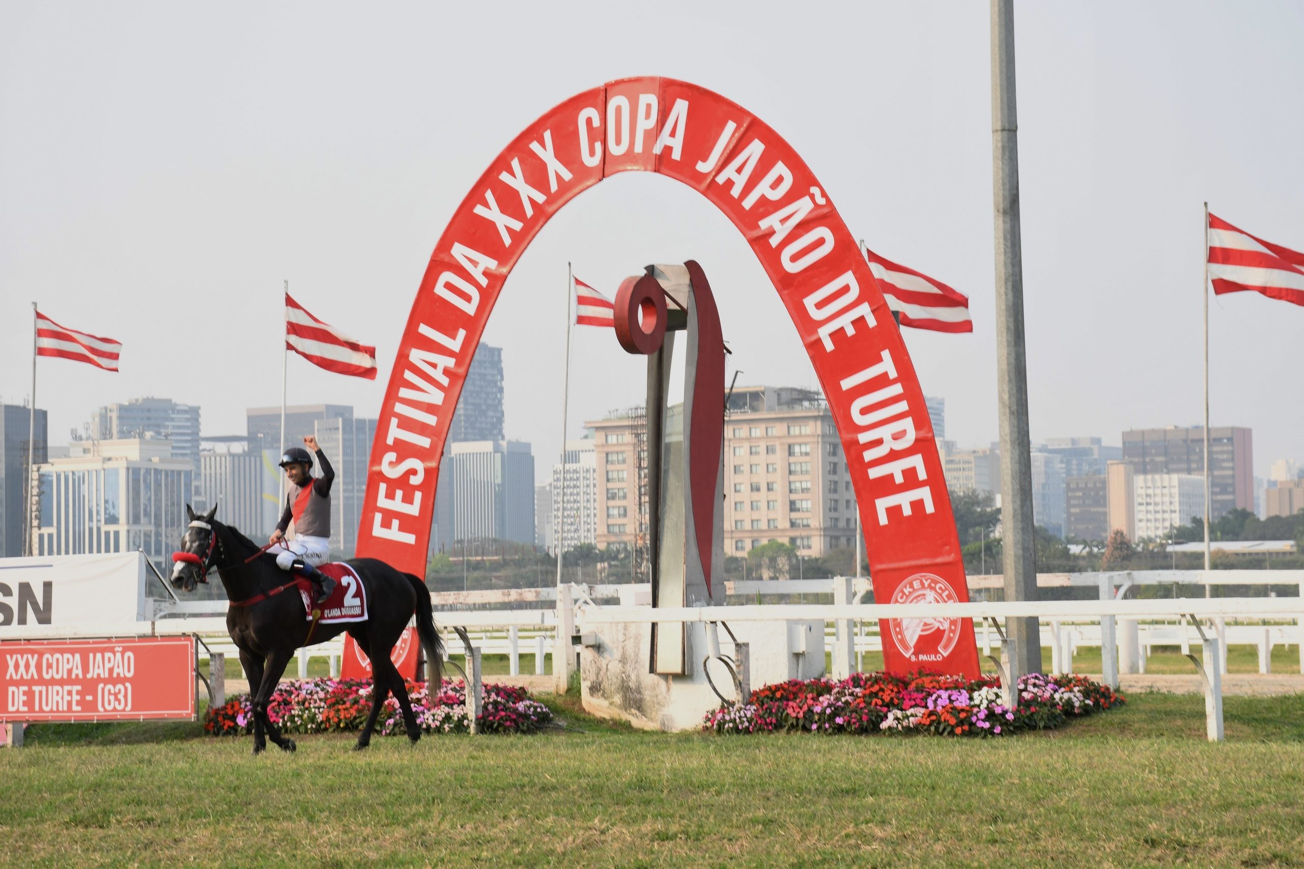 Jockey Club abre as portas de graça neste sábado (5) com corridas e festa japonesa
