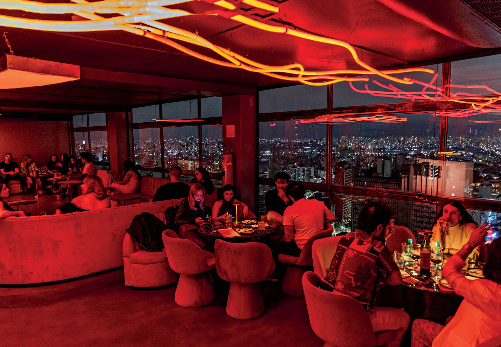 Iccarus combina vista panorâmica, drinques e pista de dança no centro