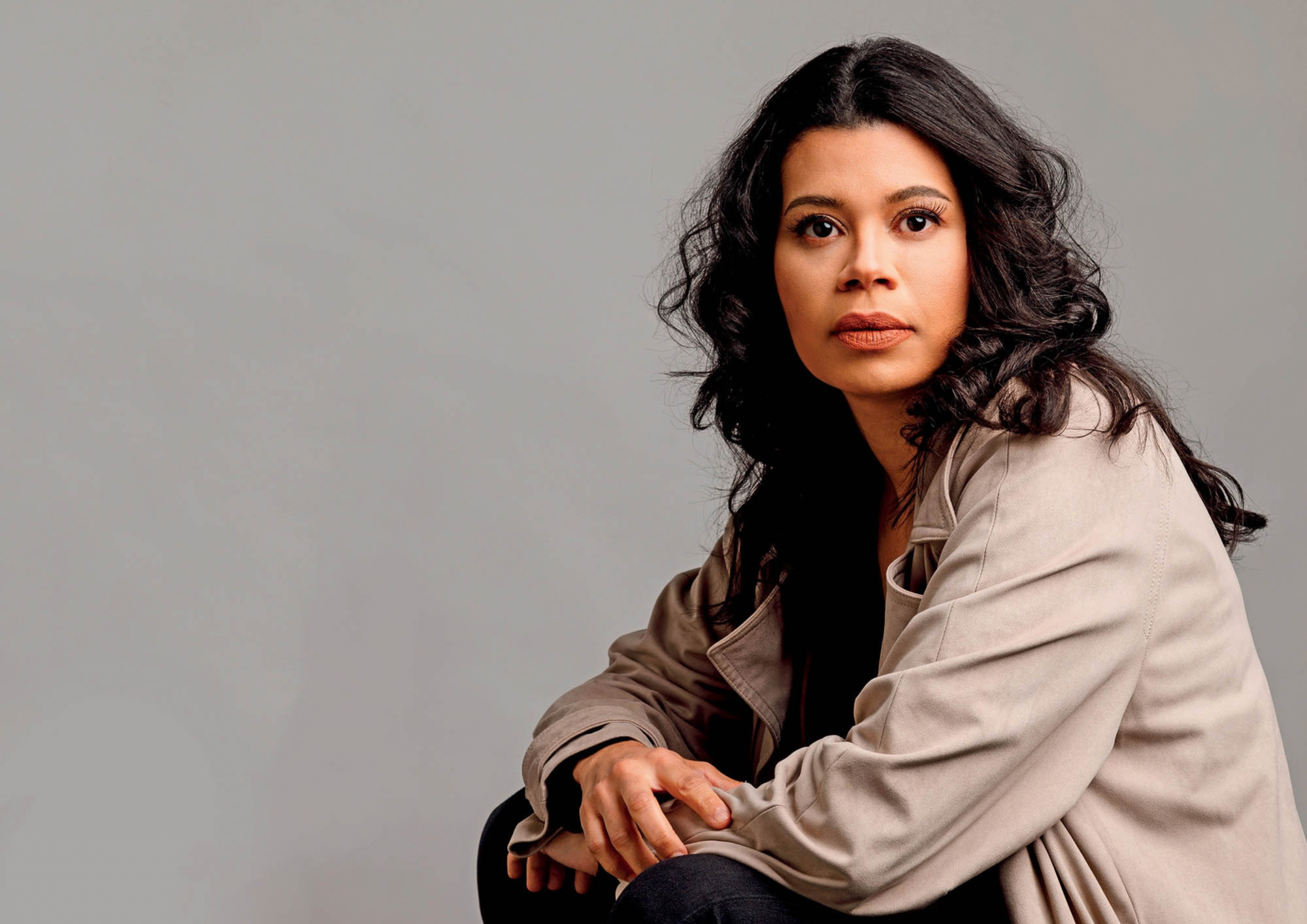 Ana Paula Maia lança livro inspirado em ritual funerário gaúcho