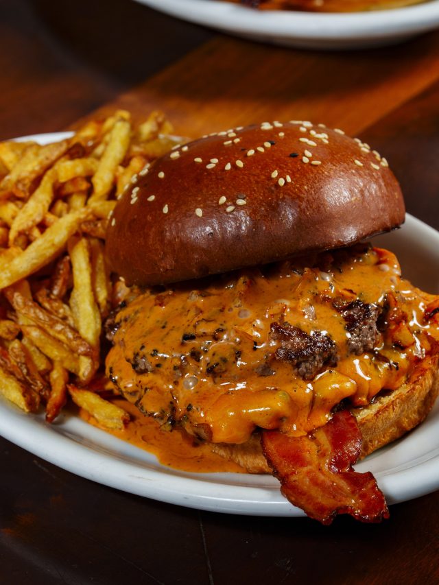 Capa de: As melhores comidinhas de SP, segundo o guia Comer & Beber