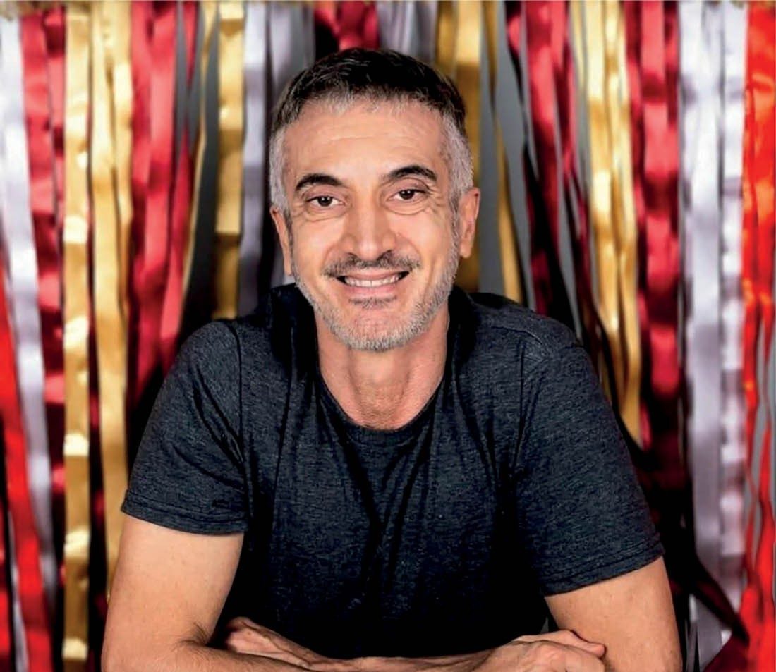 Diretor e dramaturgo de teatro infantil fala sobre impactos das telas na formação cultural das crianças